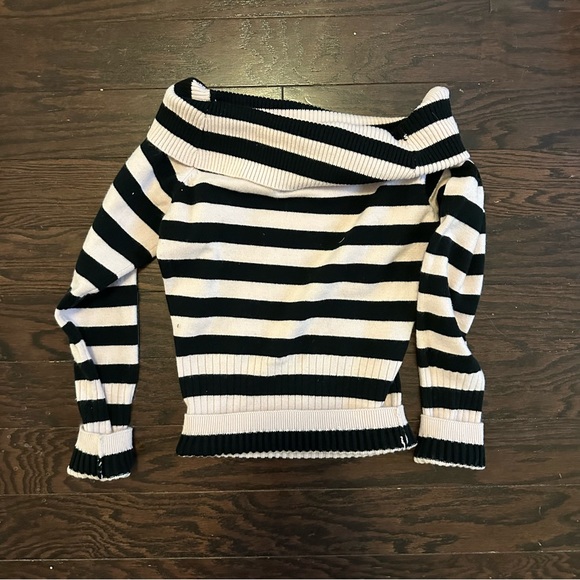 Pink and black Off the shoulder top - Picture 1 of 3